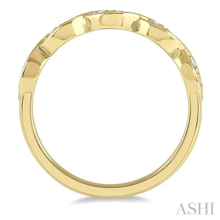 1/8 Ctw Twisted Marquise Mount Round Cut Diamond Fashion Band in 14K Yellow Gold