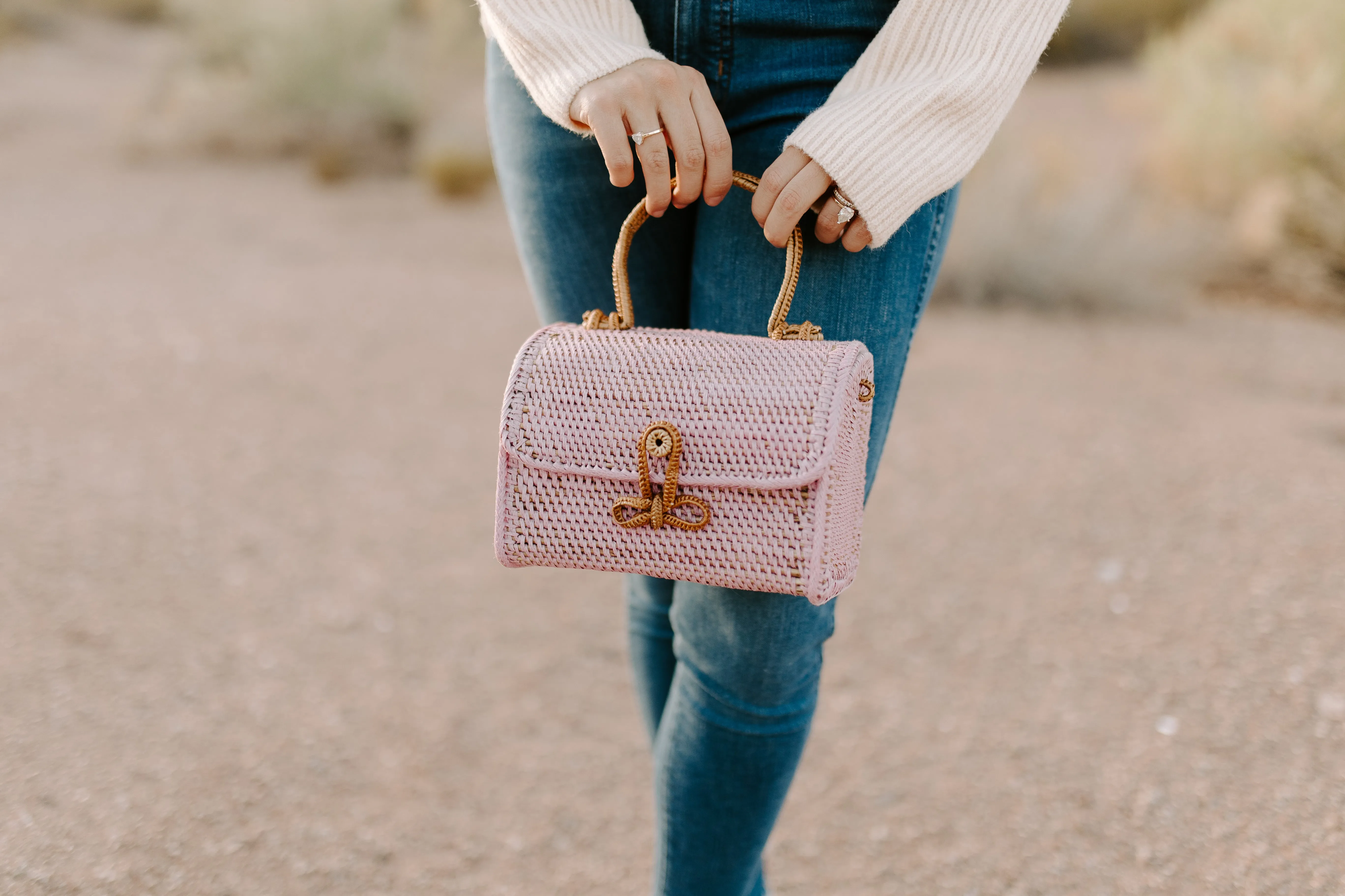 ALICE RATTAN HANDBAG IN PINK