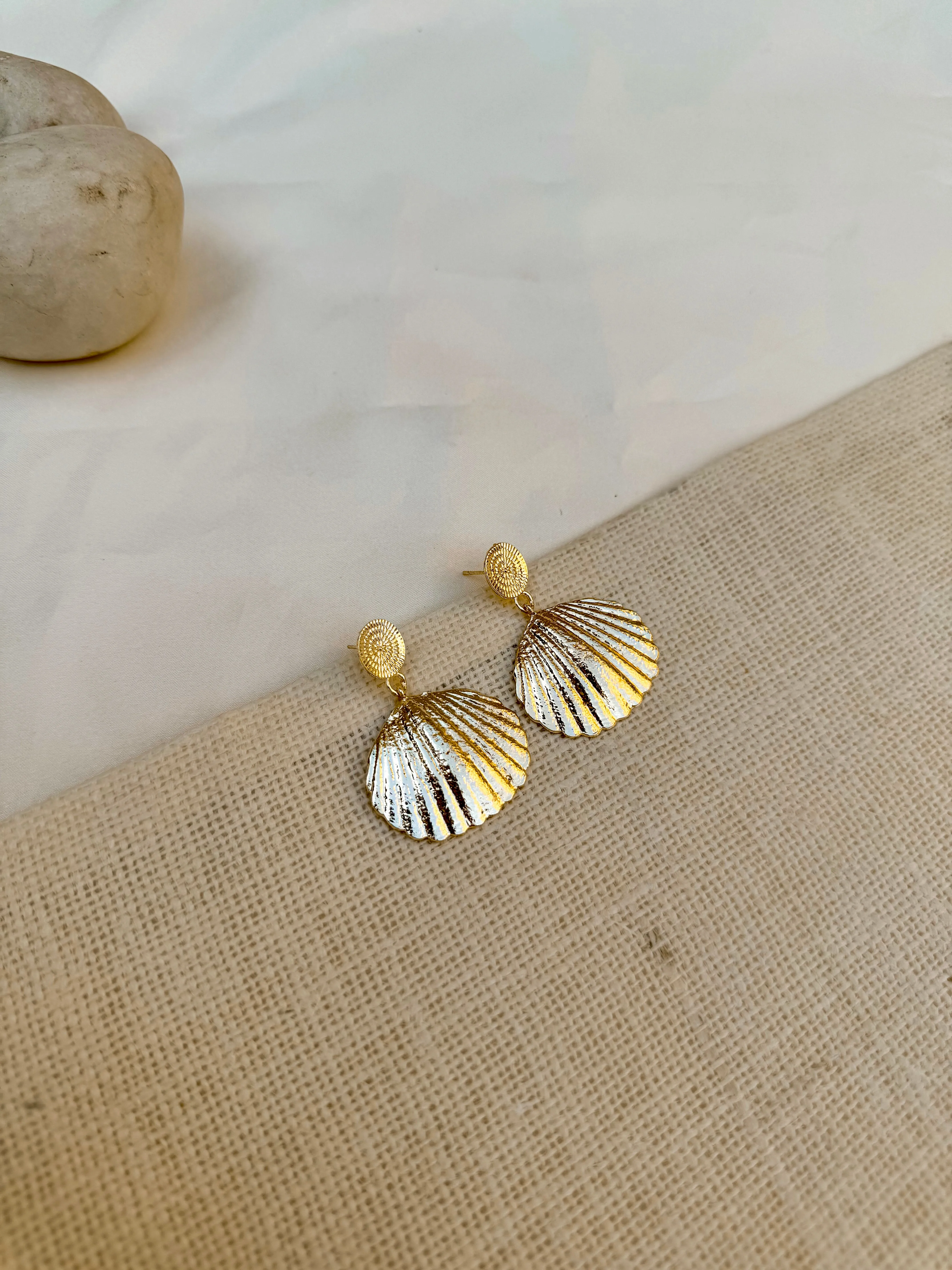 Golden Shell statement earring