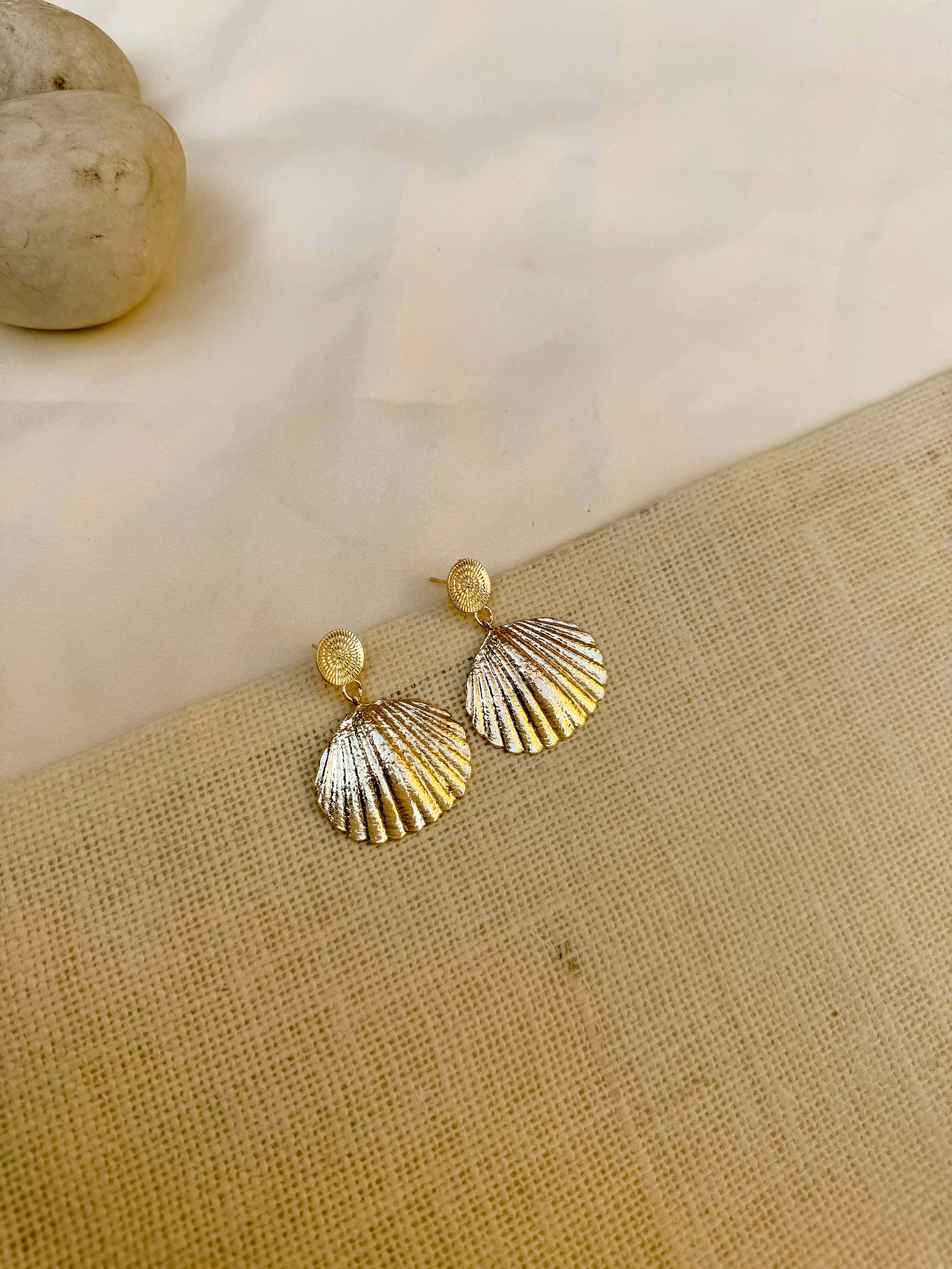 Golden Shell statement earring