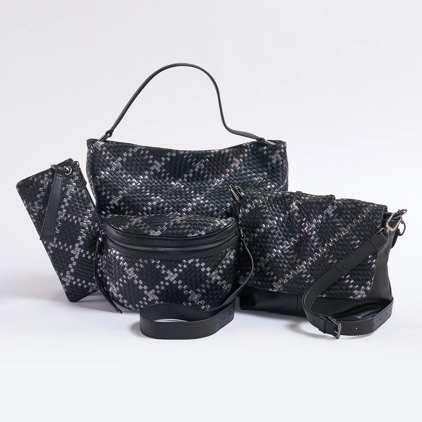 Vida Wristlet In Woven Leather - Black Metallic Woven